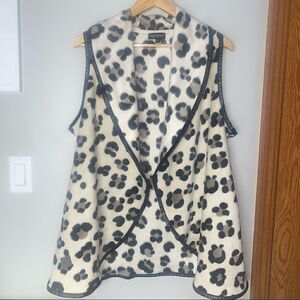 Simply southern leopard vest  